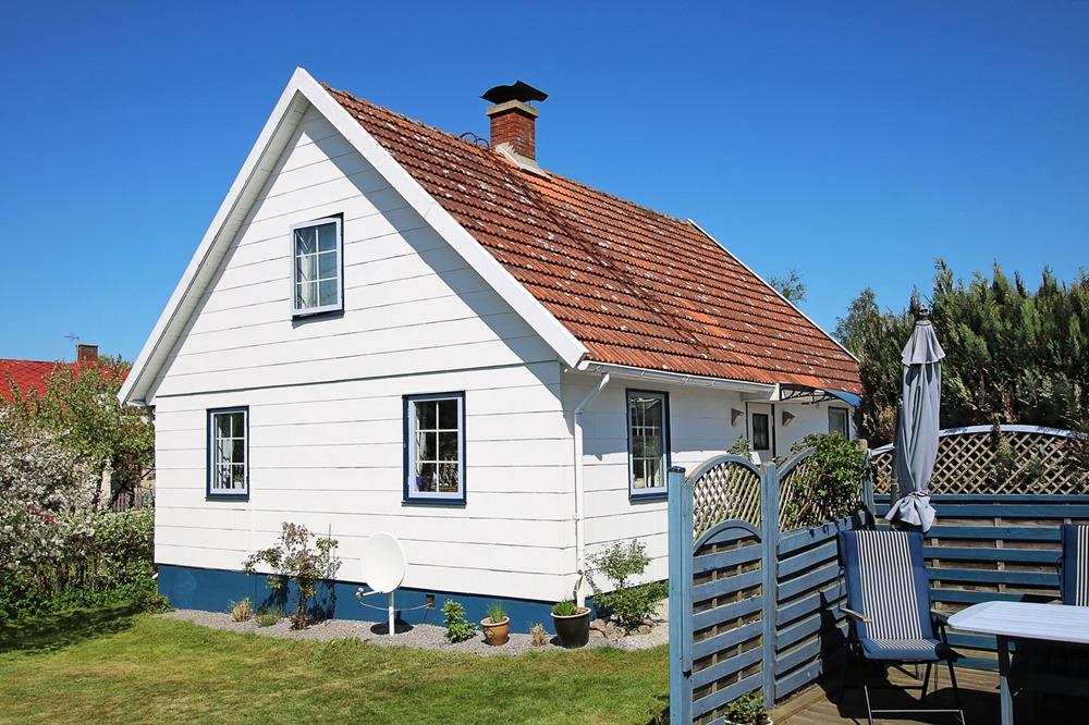 Bjäres finaste sandstrand 5 kilometer bort. Tack vare Förslövs nya tåg- och busstation tar du dig enkelt både till Båstad och Ängelholm. Fastigheten Båstad Vistorp 7:40 Alvägen 3, 269 71 Förslöv.