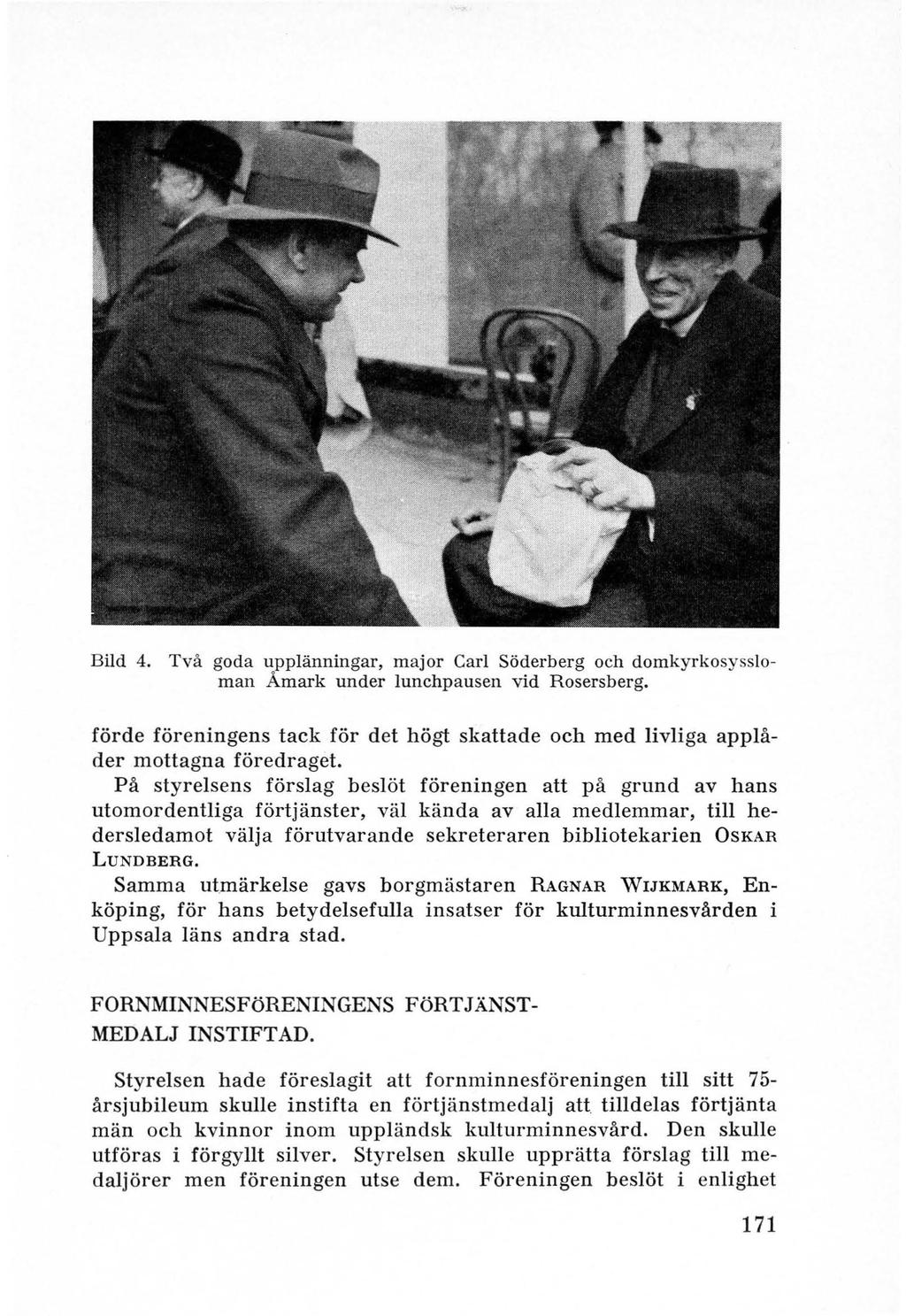 Bild 4. Två goda upplänningar, major Carl Söderberg och domkyrkosyssloman Åmark under lunchpausen vid Rosersberg.