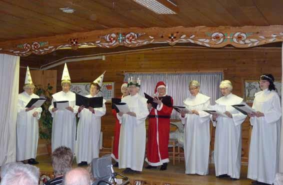 KANTORNS SIDA Känns lite konstigt att mitt i den härliga våren tänka tillbaka på vintertiden och lucia men vid vissa tillfällen kan man få göra det och nu är ett sådant tillfälle.
