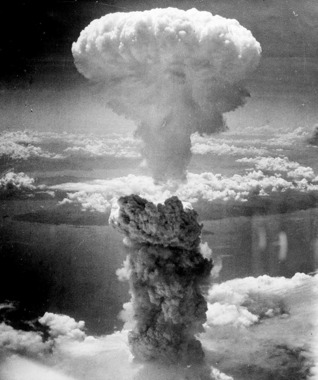 Bomberna som släpptes över Hiroshima och Nagasaki dödade tillsammans omedelbart 130 000 150 000 människor.