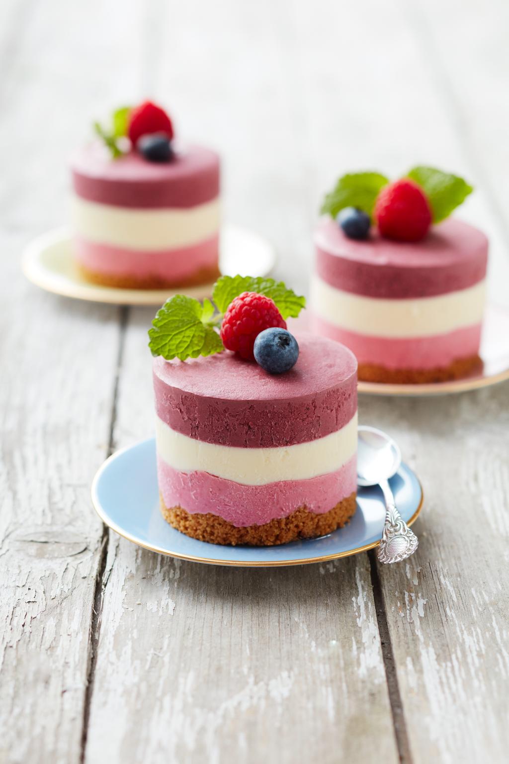 Portionscheesecake lager på lager 5 portionscheesecake 2,5 timmar + 2 timmar i frys Muscovadosnittar 100 gram smör 1 dl Dansukker Ljust Muscovadorörsocker 1/2 dl Dansukker Ljus Ekologisk Sirap 1 tsk