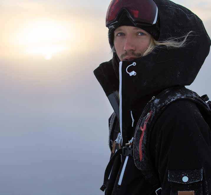 Intervju med Jacob Wester Jacob Wester är 30 år och uppvuxen i Stockholm. Idag bor han i Chamonix på vintern där han åker skidor och på Bali i Indonesien på sommaren där han vågsurfar.