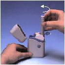 Tryck på den blå avtryckningsknappen överst på pennan och håll den nedtryckt under fem sekunder (eller