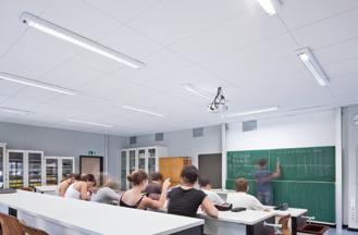 Två eller fler DAI Plus sensorer kopplas samman via en styrtråd och kan på sätt kommunicera över flera zoner. Det är inte nödvändigt att använda extra moduler eller speciella styrdon.
