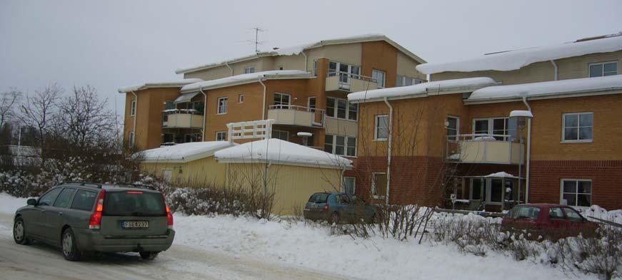 Befintlig bebyggelse från Stationsvägen GENOMFÖRANDEBESKRIVNING Tidsplan Den preliminära tidsplanen för projektet är: Detaljplan: samråd mars 2010 Utställning ej aktuell enkelt planförfarande