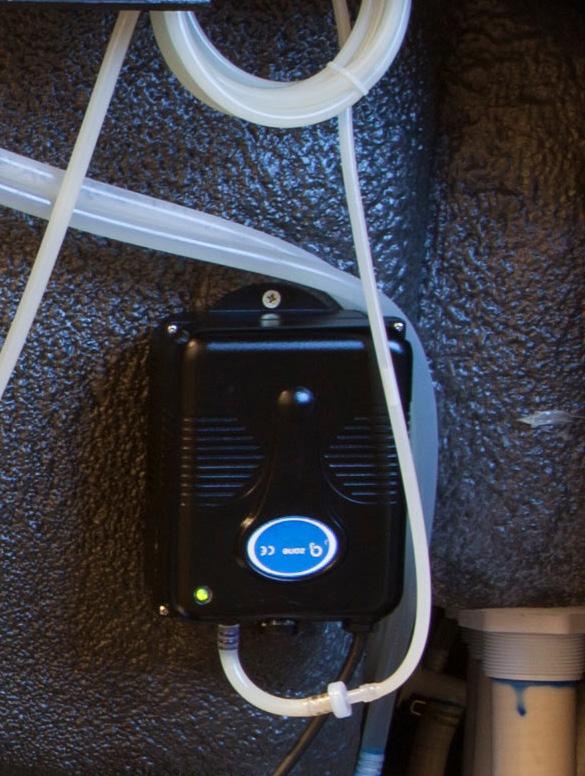 OZON-RENING Ditt swimspa är utrustat med en ozongenerator för underhållsrening av vattnet i swimspat.