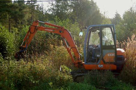 10 Bohusläns museum 2007:67 Figur 6. Schaktning i snårig terräng. Foto från väster: Per Falkenström. Resultat I samband med inventeringen genomsöktes bergiga partier inom undersökningsområdet.