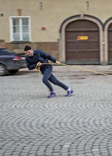 om up är enkel att ha att göra med i stadstrafik är e-up supersmidig. lättare styrning och maxvrid från start. Med växelväljaren i B-läget behöver man inte ens använda bromspedalen.