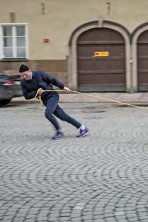 Retardationen är faktiskt så kraftig att bromsljusen tänds. Vid en hastighetsökning på motorvägen från 70 km/h till 90 km/h behövs bara ett litet tryck på högerpedalen och e-up sticker iväg.