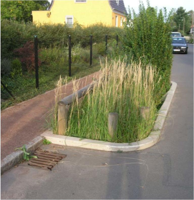 Det dagvattnet som avleds idag leds, via diken och dammar, huvudsakligen mot Trafikverkets pumpstation vid trafikplats Bärbyleden.