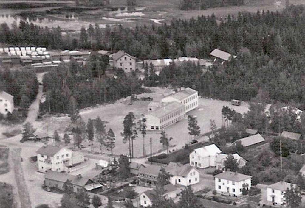 åren 1905 1906 ett stort tegelhus på kronkajen och det var där fröklängningen ägde rum. Fröklängning innebar att man köpte in mogna kottar från gran och tall.