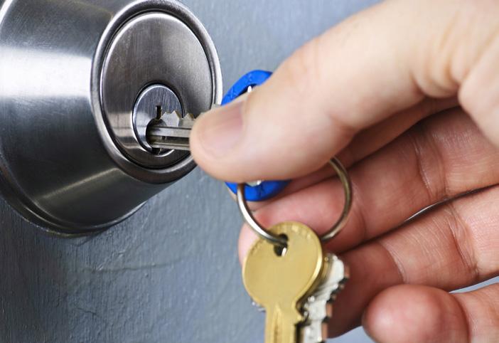 Hyresgästen har rätt att på egen bekostnad få ett skäligt antal extra nycklar.