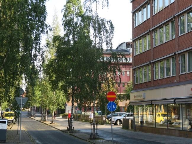 4 rådhuset med järnvägsstationen. När besökare anlände till järnvägsstationen var det meningen att de skulle ha fri sikt fram till det imponerande rådhuset. Rådhusesplanaden utgör stadens paradstråk.