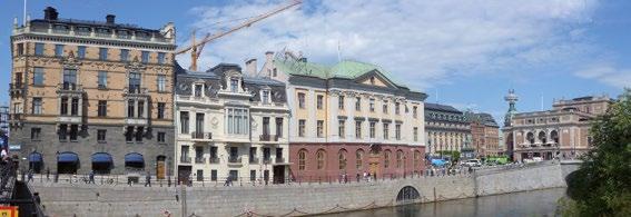 1 2 3 1. Frisen under takfoten på Stockholms slott består av reliefer med olika motiv huggna i sandsten. 2. I Parloiren, samtalsbyggnaden, på Känsö karantänsanläggning kunde fartygsbesättningar föra samtal och utbyta dokument med smittskyddstjänstemän över svavelrök.