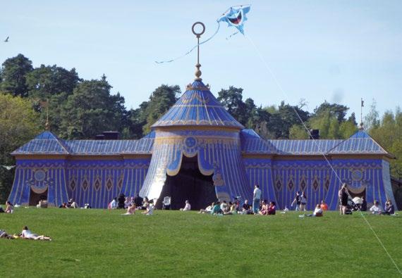 Mellersta Koppartältet en solig sommardag, Hagaparken, Solna. än tidigare.
