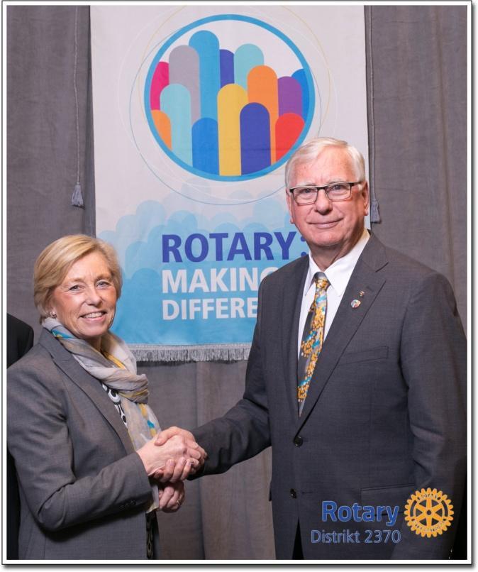 Guvernören och klubbarna Rotary Internationals president Ian Riseley meddelade sitt tema för året Rotary: Making a Difference, på svenska Rotary - gör skillnad, i San Diego USA i januari 2017.