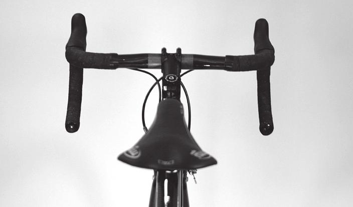 38 ANPASSA TILL CYKLISTEN SADELHÖJD STYRHÖJD ANPASSA TILL CYKLISTEN 39 Den lossade sadelstolpen kan nu höjas. Kontrollera att den del av sadelstolpen som är nne sadelröret är ordentlgt nfettad.