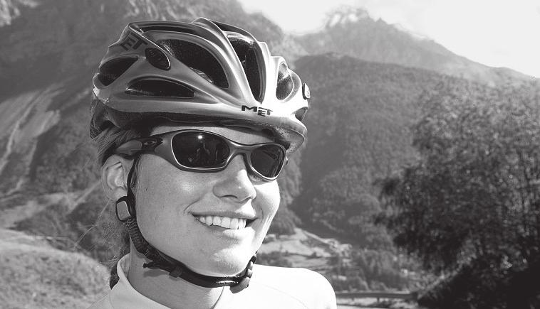 2 Välkommen VÄLKOMMEN 3 Kära Canyonkund, denna handbok har v sammanställt en mängd tps för användnngen av dn Canyoncykel och värdefull kunskap om cykelteknk, underhåll och skötsel. Läs handboken noga.