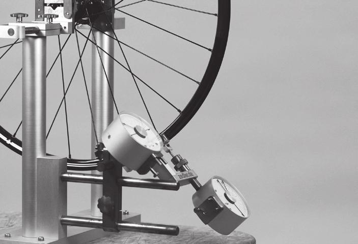 kort tryckas mot ventlen så att lte luft läcker ut nnan däcket pumpas upp. Cykla alltd med angvet däcktryck och! kontrollera trycket regelbundet mnst en gång veckan.
