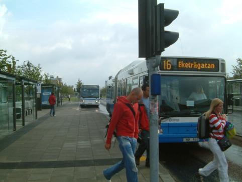 Restiderna är acceptabla eller rentav bra genomsnittshastigheter på över 23 km/tim är mycket goda värden. Likaså genomsnittliga hållplatsavstånd 350 à 400 meter är god stombusstandard.