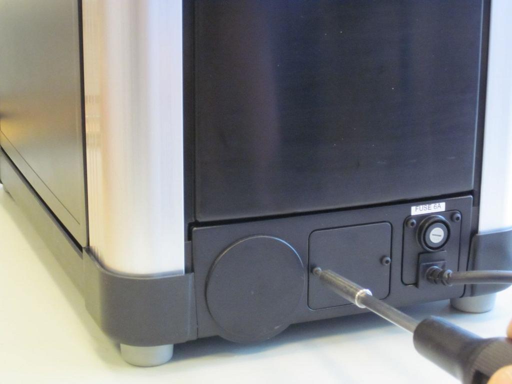 4.8 Utbyggnad av systemet FÖRSIKTIGT! ComDry får inte anslutas direkt till ett standard Ethernet-nätverk, även om kontakten är av samma typ (RJ45-8, modulkontakt).