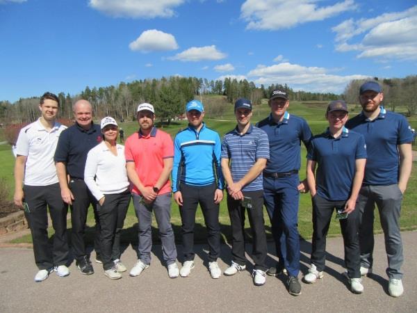 I skönt vårväder spelades årets första klubbtävling Säsongsöppning Scramble. Vår bana har klarat vintern bra och inbjöd till fina resultat från många lag.