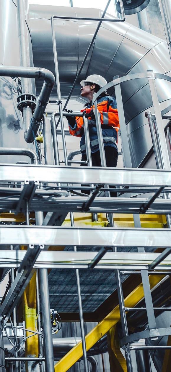 Tänk på Vid arbete på höjder över två meter ska skyddsräcke eller annat fallskydd finnas Stegar får inte användas på högre höjder