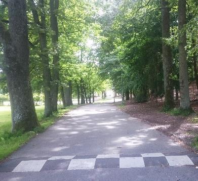 Förstudie Nya ishallar Frölundaborg Inverkan på trafik och parkering Vid alternativ 2, norr om Frölundaborg, försvinner en infart till området och ungefär 60-70 parkeringsplatser.