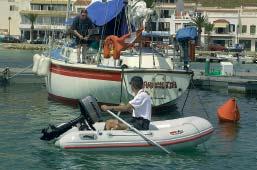 Mångsidigheten gör den idealisk för transport av varor, utrustning och folk mellan båt och land när du ligger