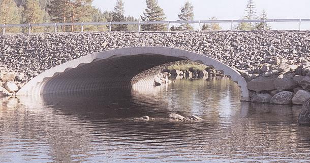 I likhet med mindre rörbroar kan ändarna