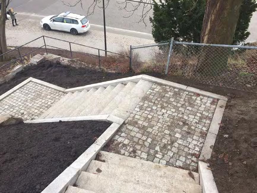 Trappan ned från Krokshallsberg till Lottas Plan har renoverats under 2017 Div. mindre parkinvesteringar Träd - återplanteringar av träd har genomförts i bl.a. Kvarnbergsparken, på Norrby Torg samt utmed Götagatan.