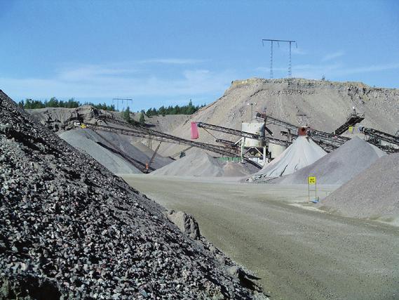 Naturgrus producerat under grundvattenytan år 2003 Sand and gravel produced in 2003 from deposits below the ground water level Län Producerat över Producerat under Totalt Antal tillstånd