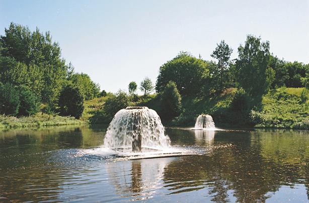 För att stabilisera grundvattennivåerna började man 1956 att infiltrera vatten från Fyrisån i Uppsalaåsen vid Tunåsen strax norr om staden. Fyrisåns vatten renas på naturlig väg.