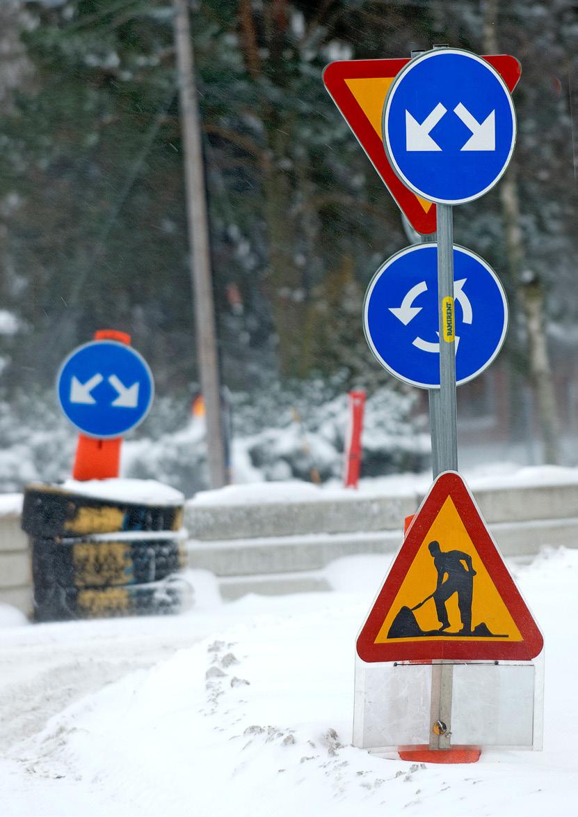 VÄGARBETEN SKA MÄRKAS Ramirent har ett brett sortiment av produkter för att genomföra så säkra vägarbeten som möjligt.