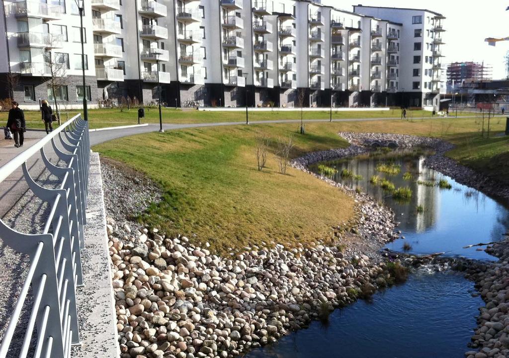 Strategi för att möjliggöra att dagvattenhanteringen bidrar till mervärden i stadsmiljön I Solna finns höga förväntningar på en attraktiv stadsmiljö med bibehållen närhet till natur även när Solna