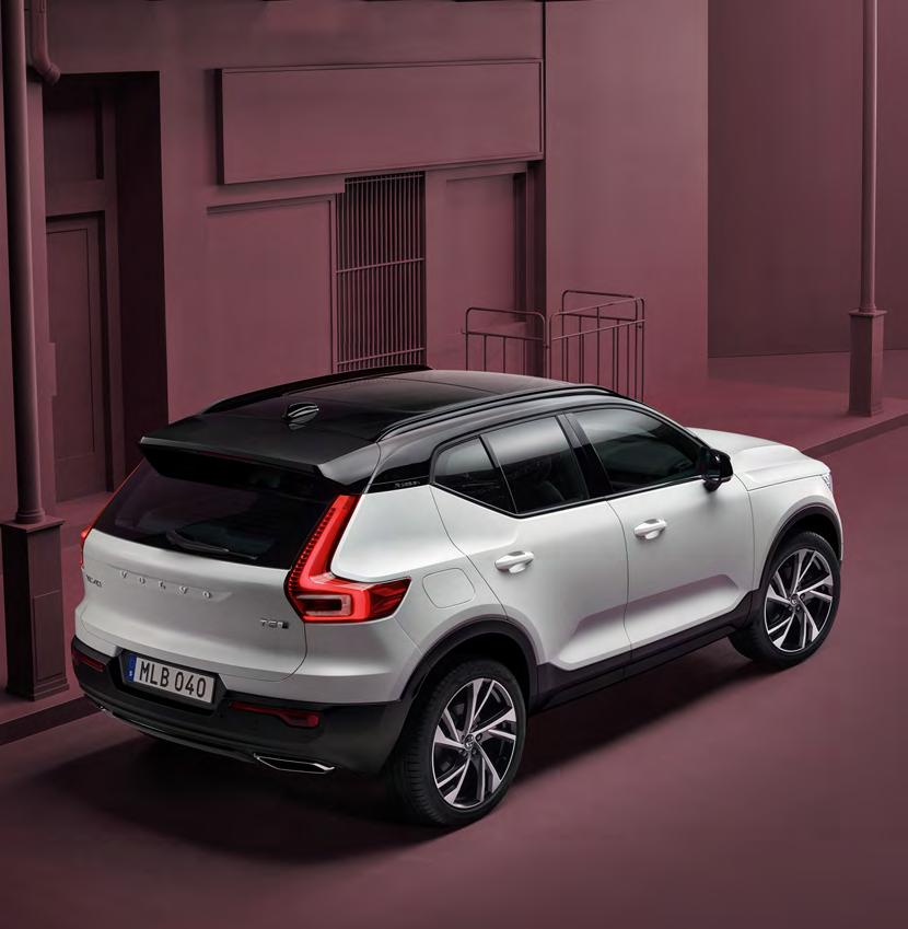 8 VOLVO XC40 STÅ STOLT Hög markfrigång ger XC40 en kraftfull resning och utmärkt sikt. De stora hjulen hanterar alla vägar med lätthet.