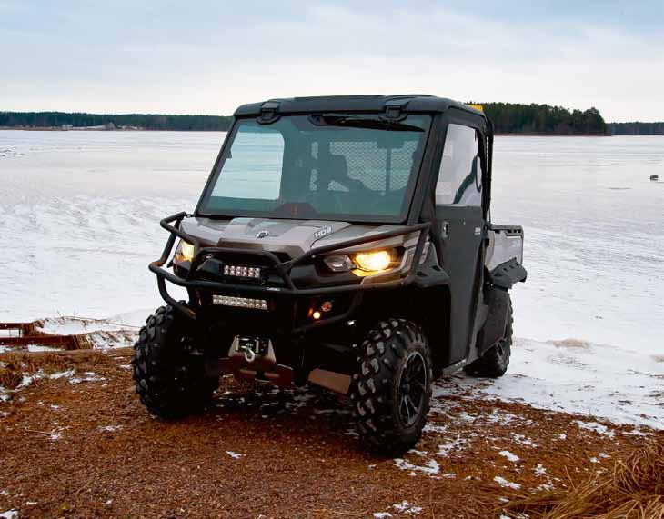 Can-am DefenDer HD8 Nya Can-Am Defender kan bli hur bekväm som helst. TEXT & FOTO STE FAN SU N D Can-Am har länge saknat en renodlad arbets-utv som kan ta upp kampen med Polaris Ranger på riktigt.