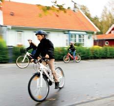 Järnvägen sträcker sig från Göteborg till Kalmar samt Karlskrona via bland annat Borås, Värnamo och Alvesta och trafikeras av gods- och persontåg.