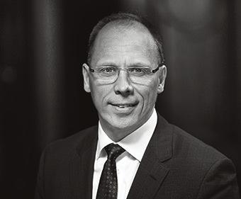 Forsikring 1989 1991 Ekonomidirektör Forenede Forsikring 1977 1989 Kredit- och ekonomichef E.A. Smith AS.