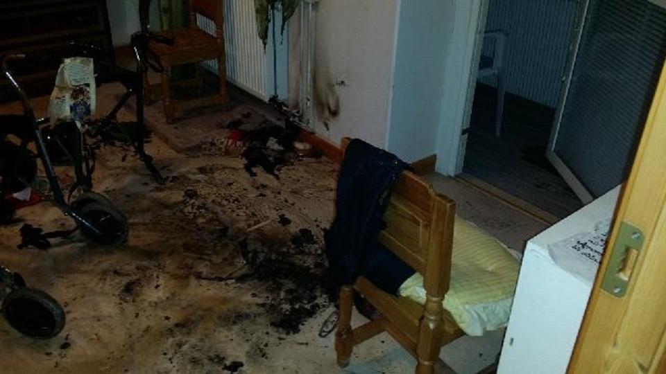 Uppdragsgivare: Uppdrag: Undersökningen utförd: Bilagor: SDR Brandorsak, brandförlopp och erfarenhetsåterföring Claes-Göran Morén Insatsledare / olycksutredare Bilaga: Fotobilaga, ritning