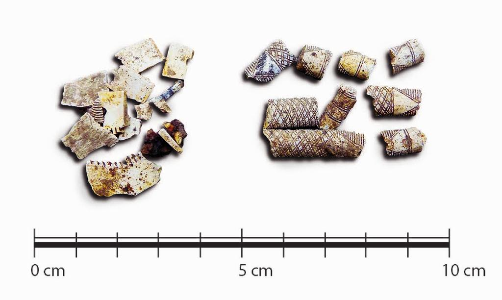 Arkeologgruppen AB rapport 2017:13 UPPBYGGNAD I botten av anläggningen fanns två gropar eller sänkor (A1626, A1772). Dessa kan har tillkommit i samband med markförberedelse inför gravläggningen.