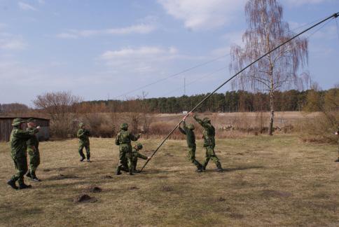 Signalister sökes Vi söker dig som har ett radio och teknikintresse och som vill utvecklar detta. Du har även ett intresse av försvaret.