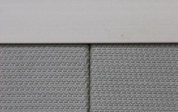 43.5 Väggabsorbenter Rockfon System VertiQ C Wall Korrosionsklass B enligt EN 3964 Rockfon System VertiQ C Wall består av ett ramverk av aluminiumprofiler som fästs direkt mot väggen och som ger ett