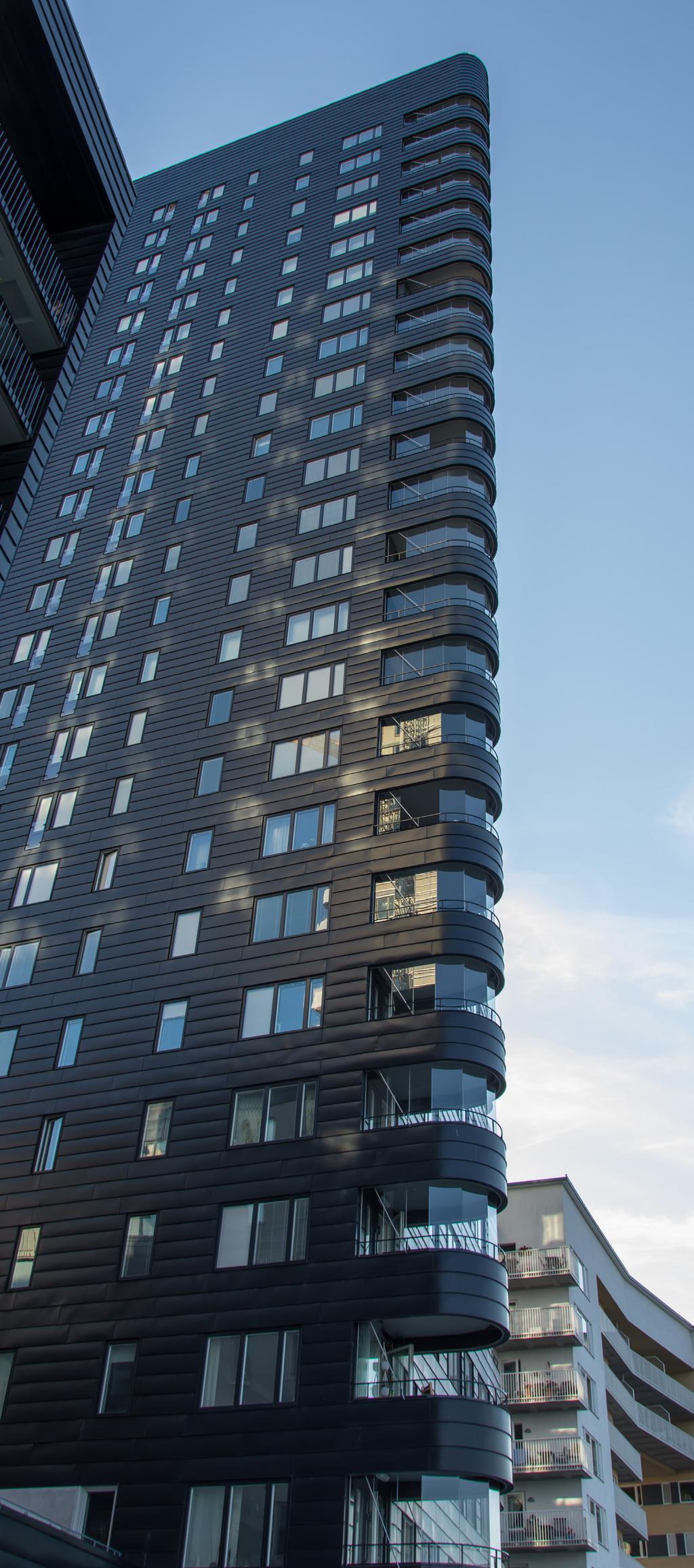 Dokumentnummer: VL2014-08 Höga byggnader Vägledning vid utformning av installationer för räddningsinsatser i höga byggnader Storstockholms brandförsvar är ett