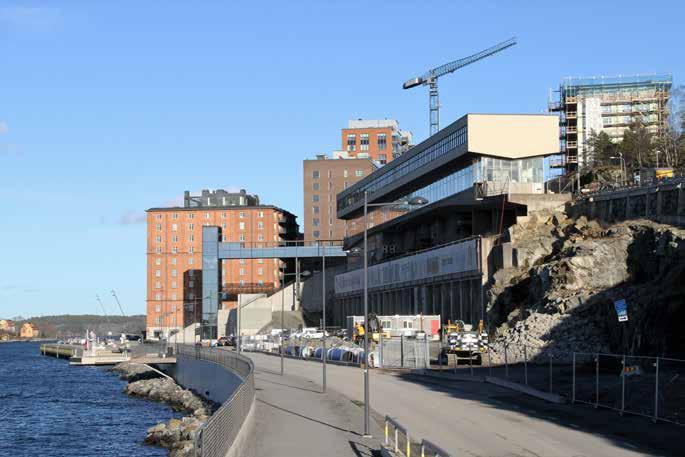 STADSBYGGNADSSTRATEGIER SKAPA EN TÄTARE OCH MER BLANDAD STAD PÅ VÄSTRA SICKLAÖN Nacka är en av regionens mest folkrika kommuner, men saknar en riktig kärna med den blandning av funktioner och det