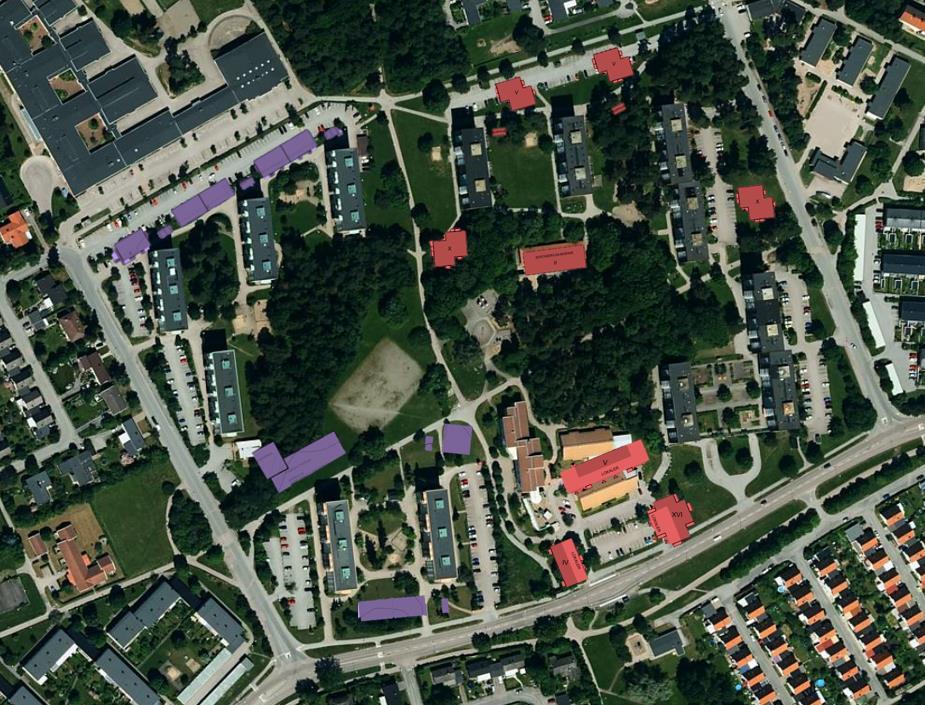 Figur 10. Detaljplaneområdet (markerat med röd linje) med ungefärlig placering av de nya husen.