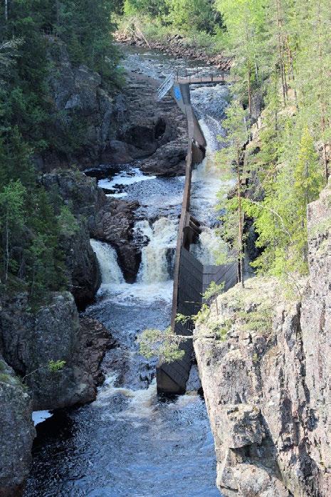 Inlandsbana n, järnvägsbro (byggd 1902) över ravin. Från bron till vattnet är det ca34 meter. Foto: Egon R.