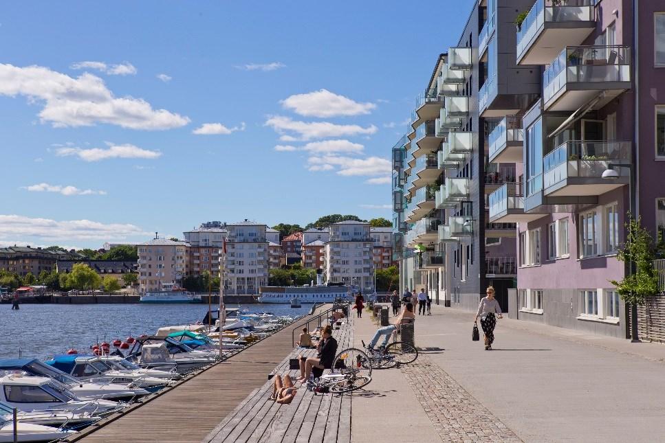 Sida 10 (12) Henriksdalskajen mot nordväst Exploateringskontorets erfarenheter Måluppfyllelse Ekonomi Utgifterna för projektet överstiger genomförandebeslutet med ca 100 mnkr (ca 12%).