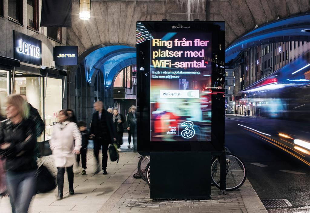 Vi på Clear Channel drivs av kärlek och passion för kommu nikation mitt i den publika miljön.