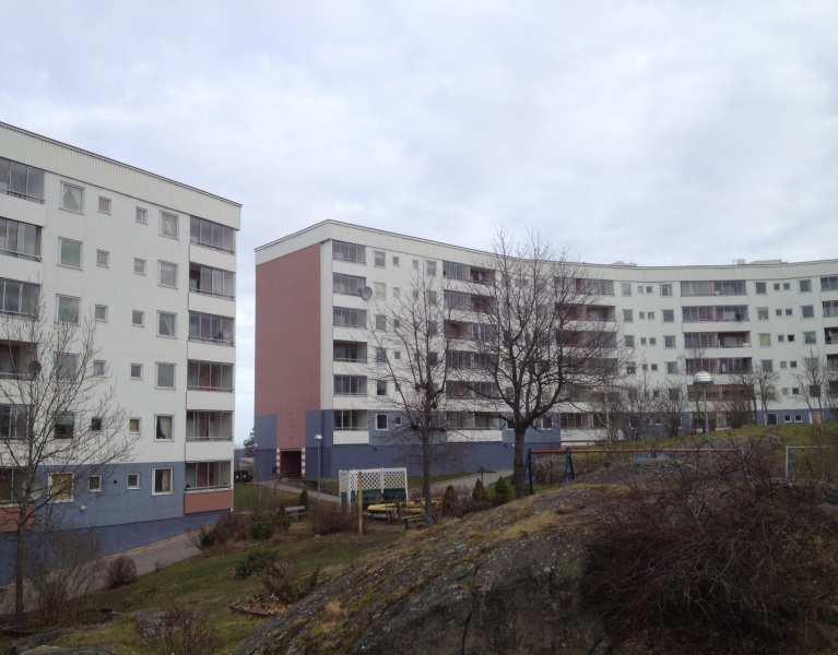 RAPPORT, UPPFÖLJNING ENERGI OCH FUKTKVOT 2014-02-27 12 (22) Alla mätningar har skett i fasaden, varav 4 borrats utifrån med borrkärnor samt inifrån och ut i lägenheterna.